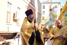 Состоялось освящение креста и купола для храма при Академии ГПС МЧС России